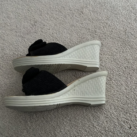 Worn at home only and very few time.Comfortable.you can wear at home or outside - Picture 2 of 4